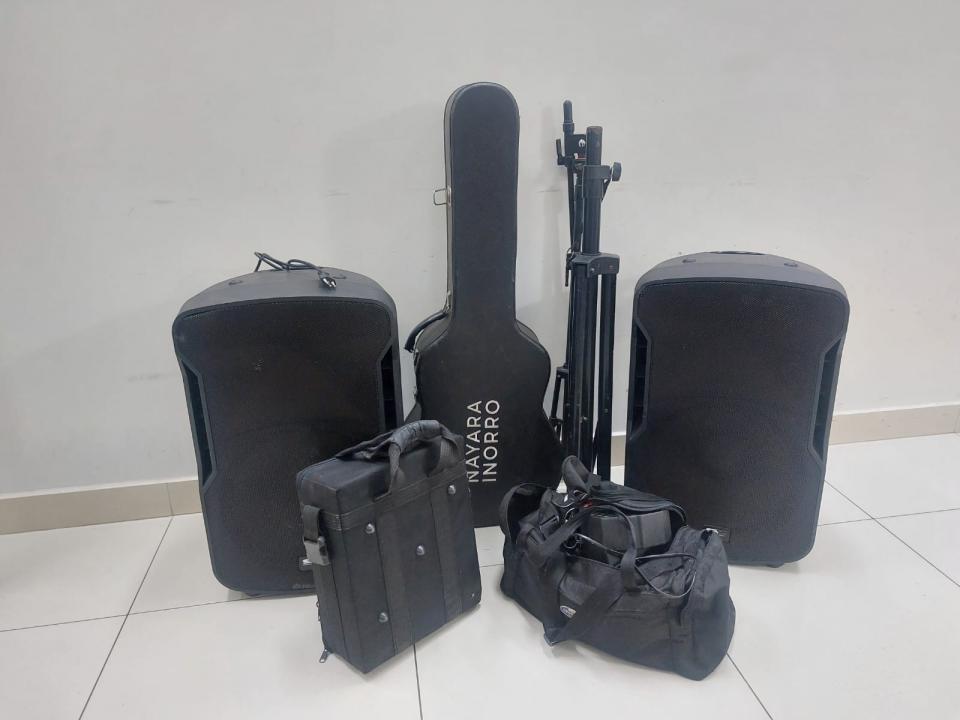 Foto 2 de 2 — Polícia recupera veículo e equipamentos roubados de cantora sertaneja em Araraquara